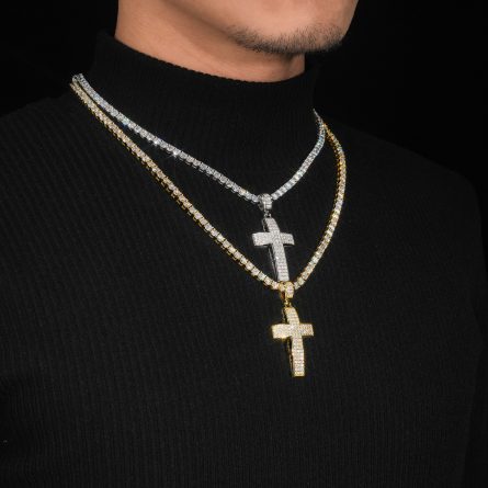 European And American Hot-Selling S925 Silver-Inlaid D-Color Mossanite Cross Hip-Hop Pendant Can Be Worn Through A Single Stone Necklace - Image 3
