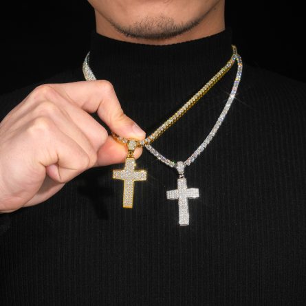 European And American Hot-Selling S925 Silver-Inlaid D-Color Mossanite Cross Hip-Hop Pendant Can Be Worn Through A Single Stone Necklace - Image 4