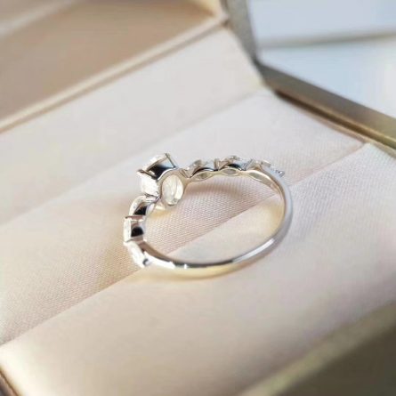 Niche Design Classic Four-Claw Inlaid Oval Moissanite Olive-Shaped Ring S925 Sterling Silver - Image 3
