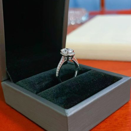 Luxurious Full Diamond Fashion Round Diamond Ring S925 Sterling Silver Moissan Diamond Ring 1 Carat Women'S Gift Engagement Ring Wedding Ring - Image 3