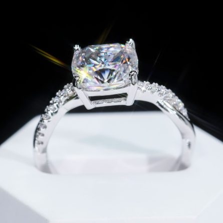 Marriage And Proposal Ring 925 Silver Girls High-End Accessories Moissanite Cushion 3 Carat Diamond Ring Spot Wholesale - Image 4