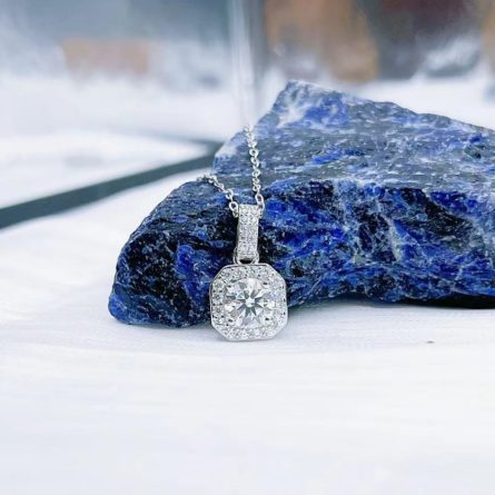 Spot S925 Sterling Silver Mossan Square Bag Necklace For Women Four-Claw Pendant Luxury Temperament Light Luxury Collarbone Chain Versatile Trend - Image 3