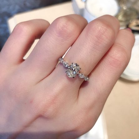 Niche Design Classic Four-Claw Inlaid Oval Moissanite Olive-Shaped Ring S925 Sterling Silver - Image 4